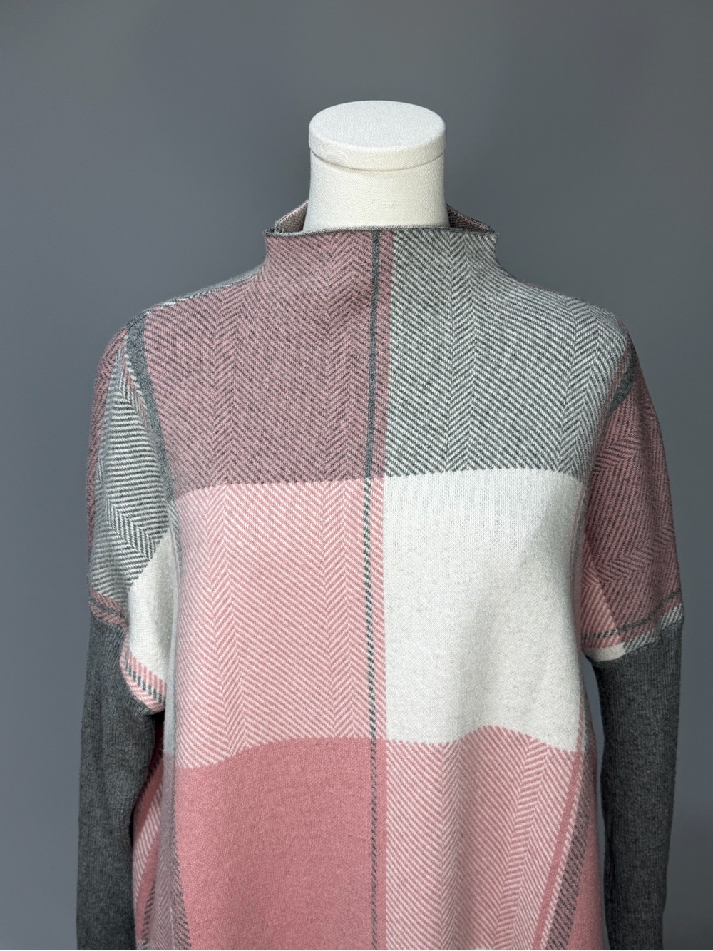Joseph A Pink, Gray & Cream Colorblocked Turtleneck Sweater